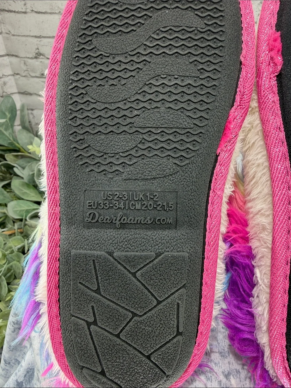 DEARFOAMS - White Fuzzy Plush 3D Unicorn Slippers - Girls 2-3 🦄 EUC
